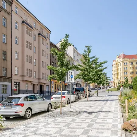 Blueground Holesovice Balcony Nr Vltava Prg-55 プラハ