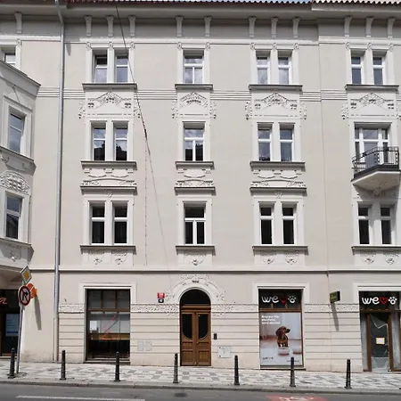 Blueground Holesovice Balcony Nr Vltava Prg-55 アパート